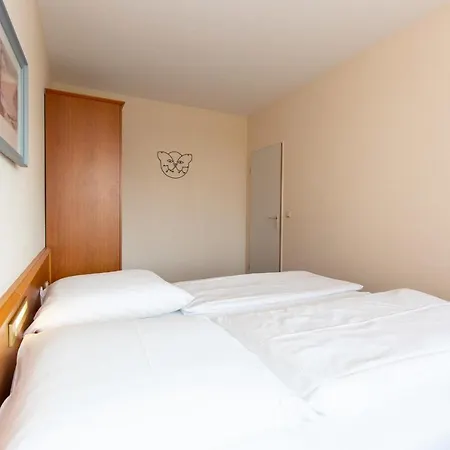 Apartment Trafalgar App 246 *